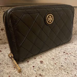 Tory Burch quilted black leather full zip wallet